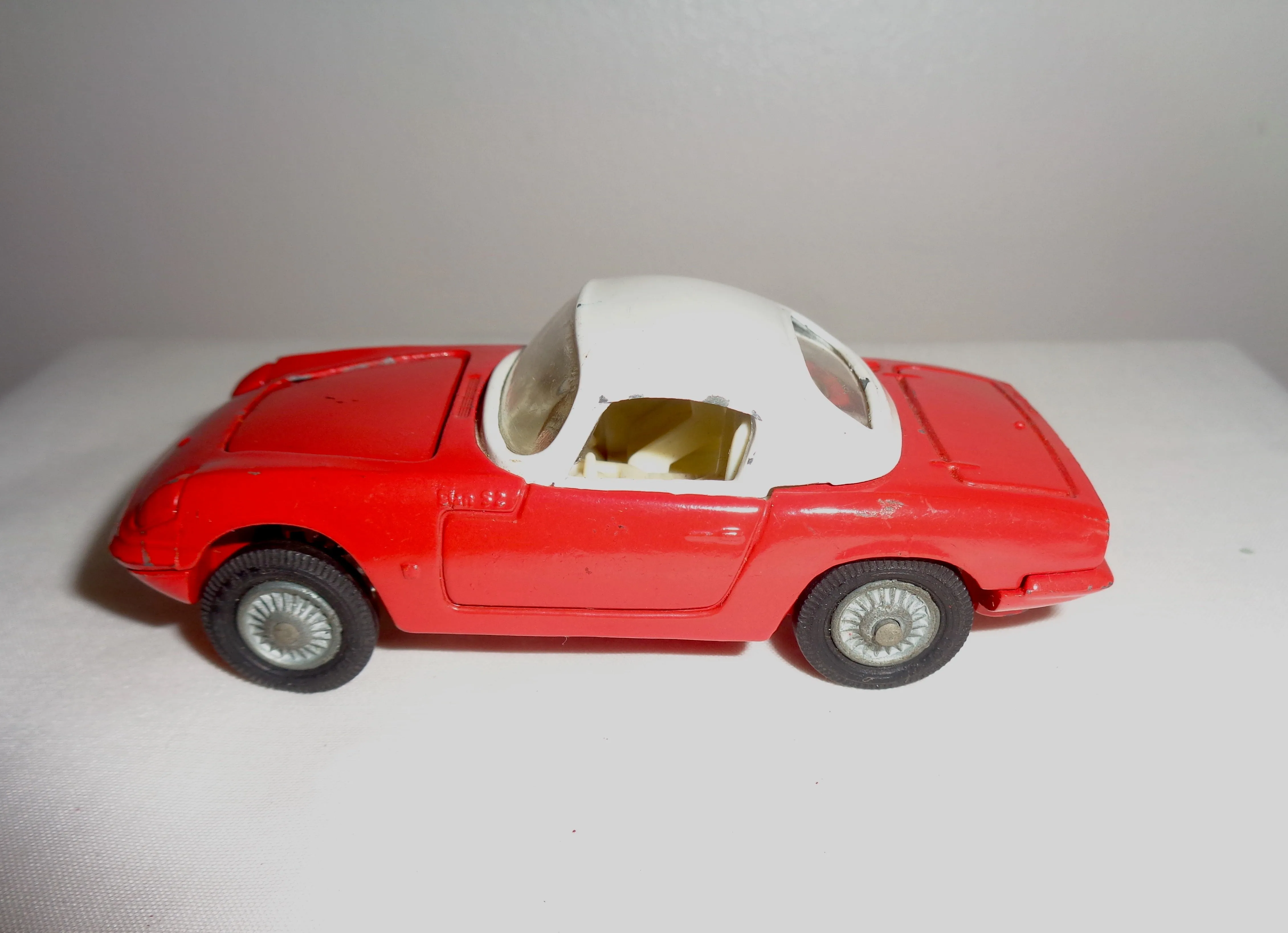 Corgi Toys Model 319 Lotus Elan S2 Hardtop Coupe In Red and White