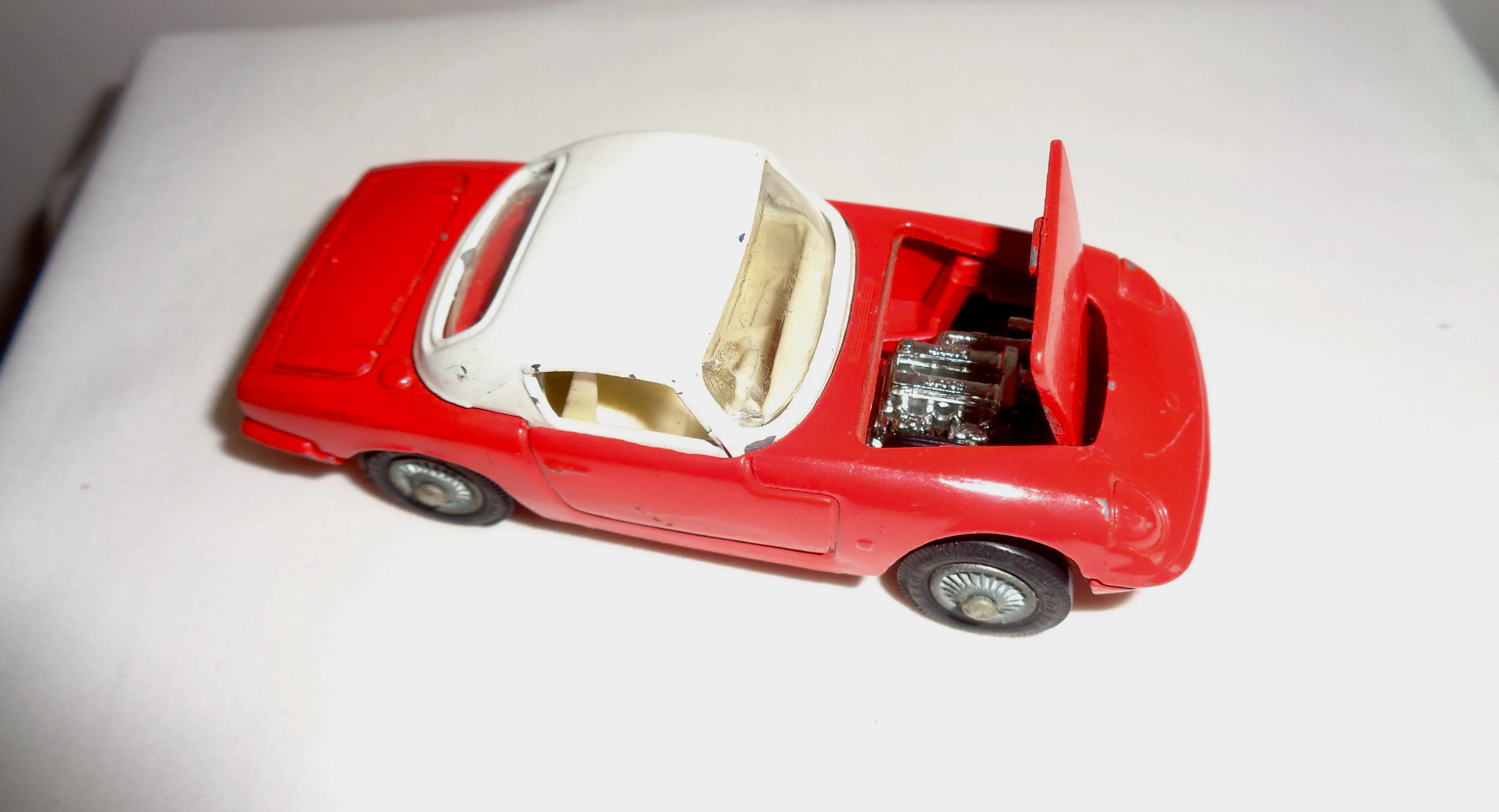 Corgi Toys Model 319 Lotus Elan S2 Hardtop Coupe In Red and White