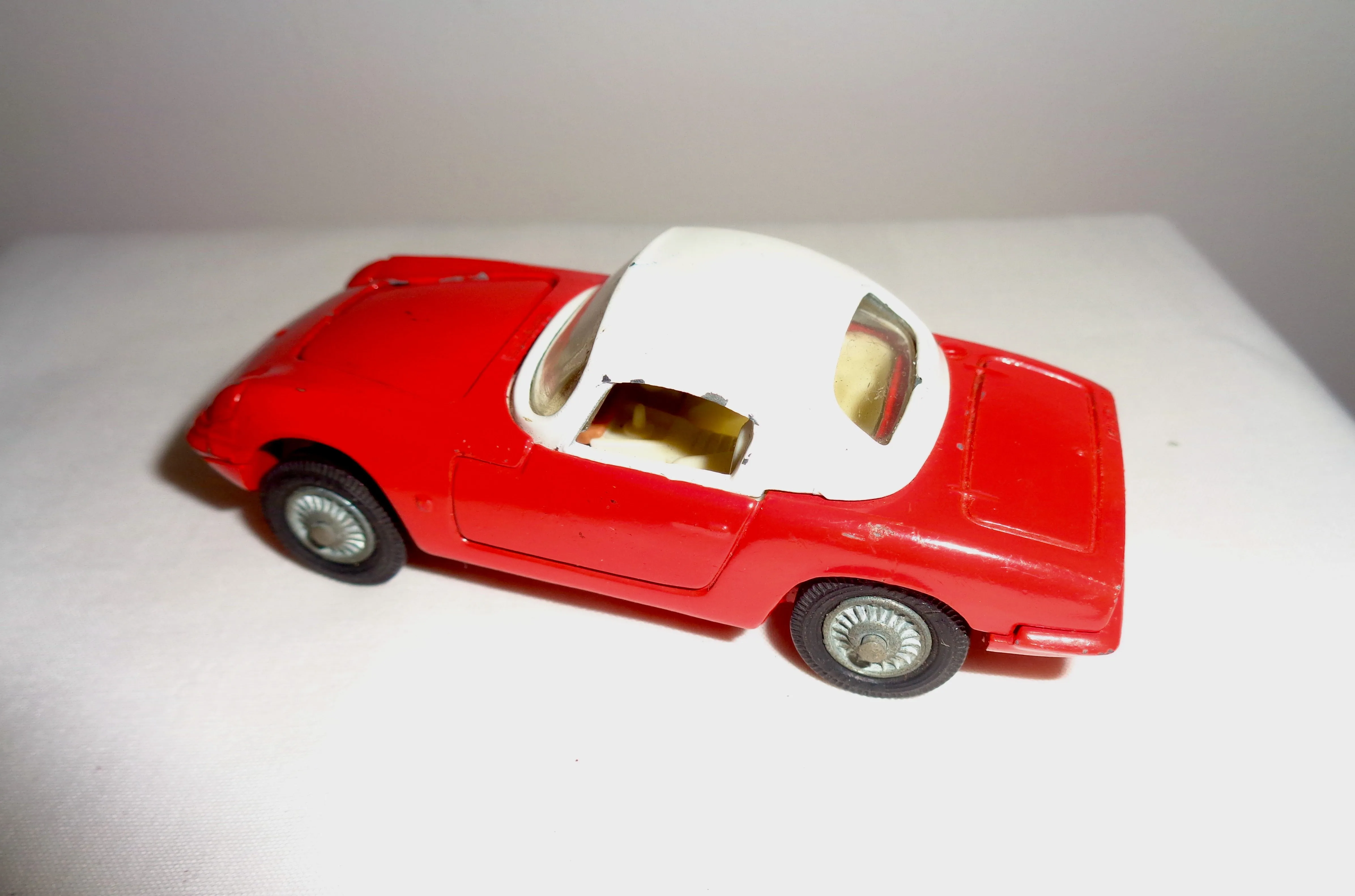 Corgi Toys Model 319 Lotus Elan S2 Hardtop Coupe In Red and White