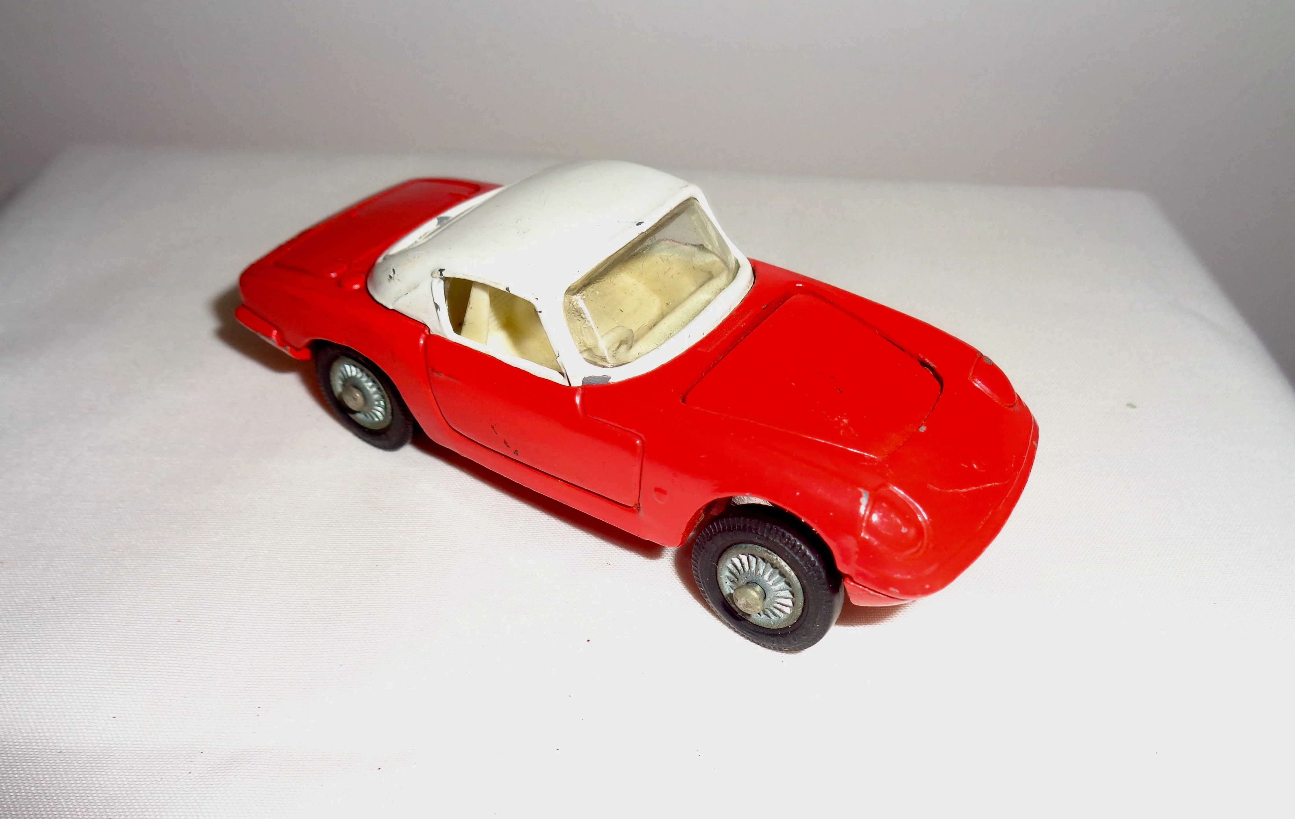 Corgi Toys Model 319 Lotus Elan S2 Hardtop Coupe In Red and White