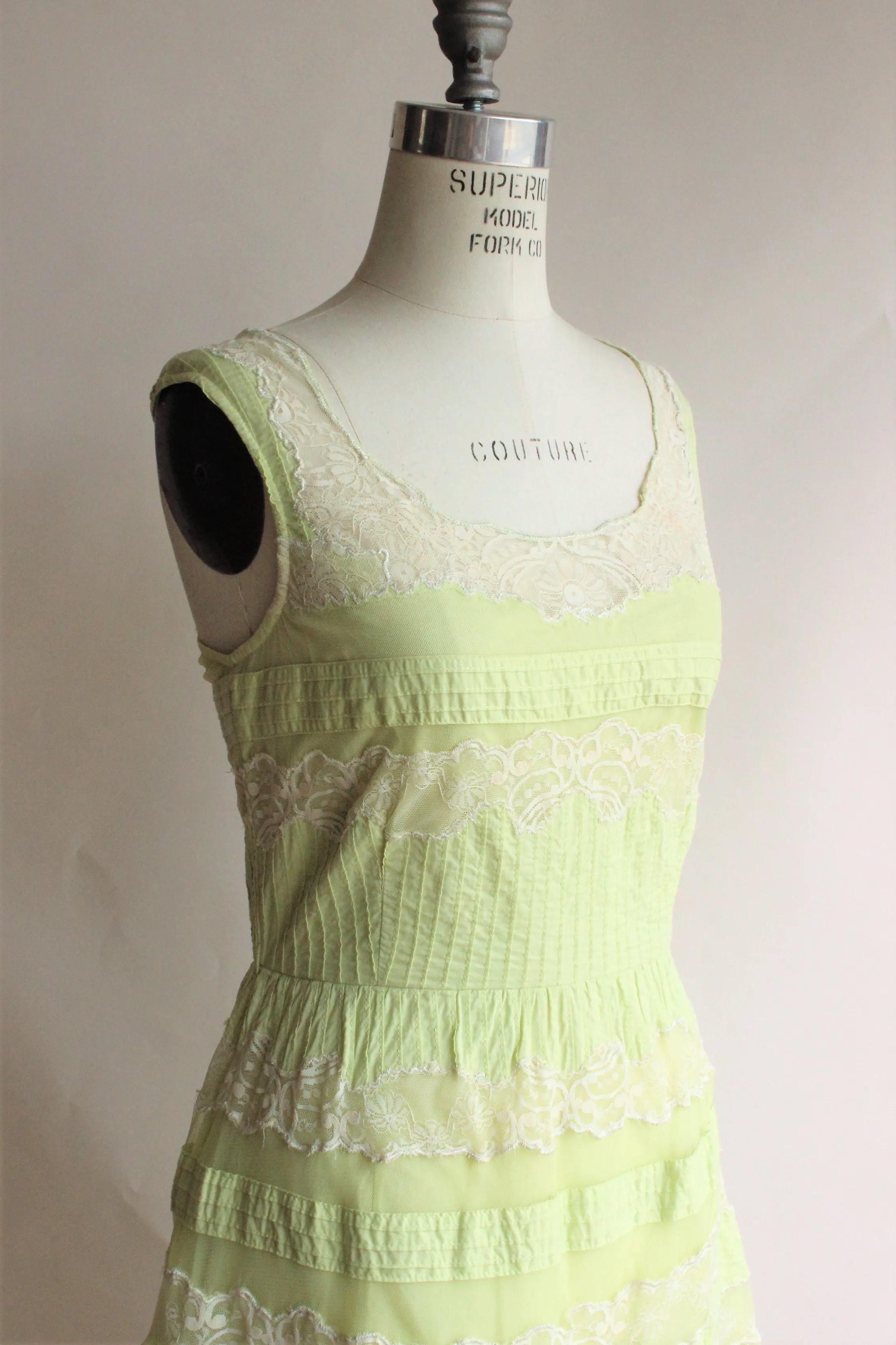 Lithe ( Anthropologie) in green with lace trim, Size 8