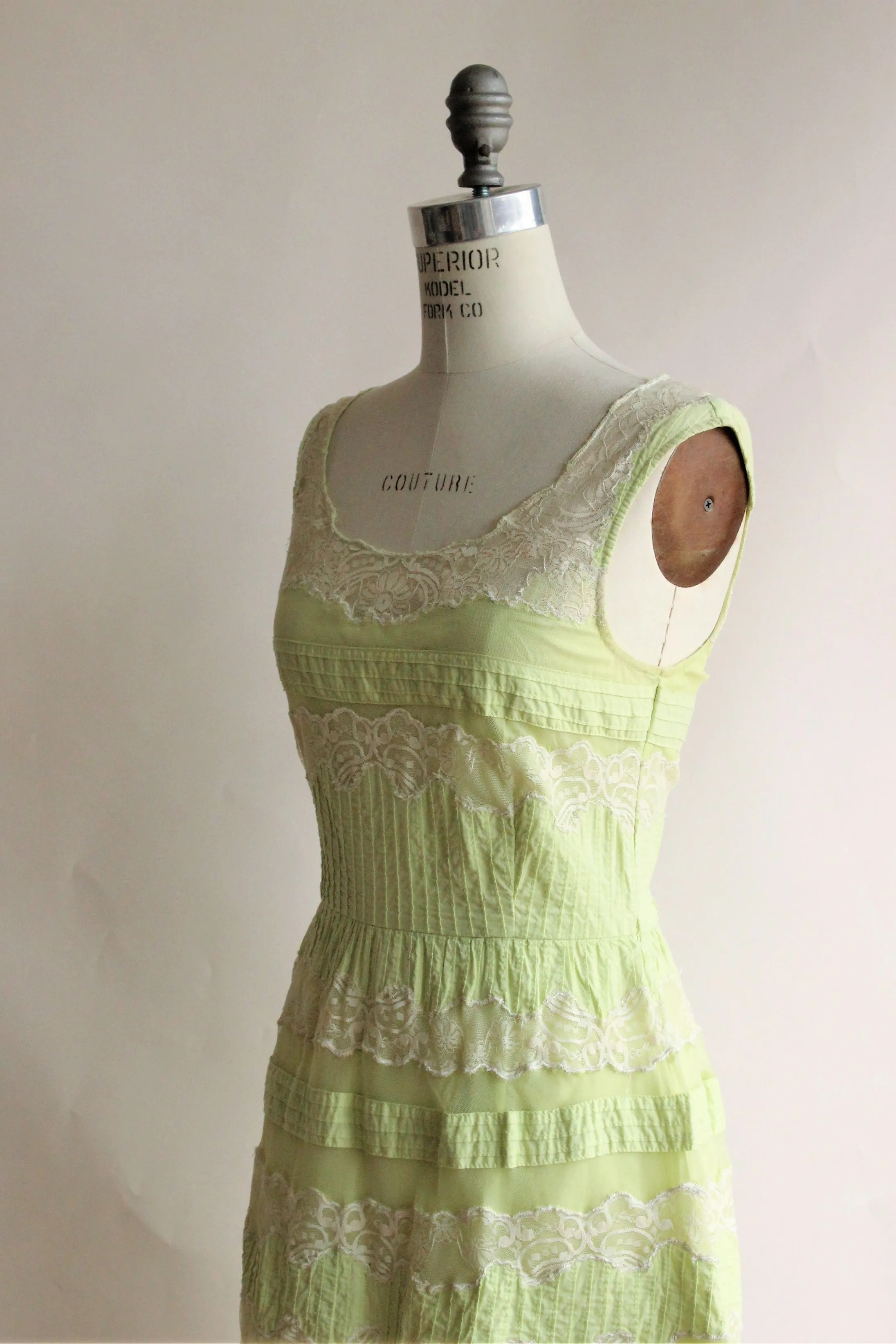 Lithe ( Anthropologie) in green with lace trim, Size 8