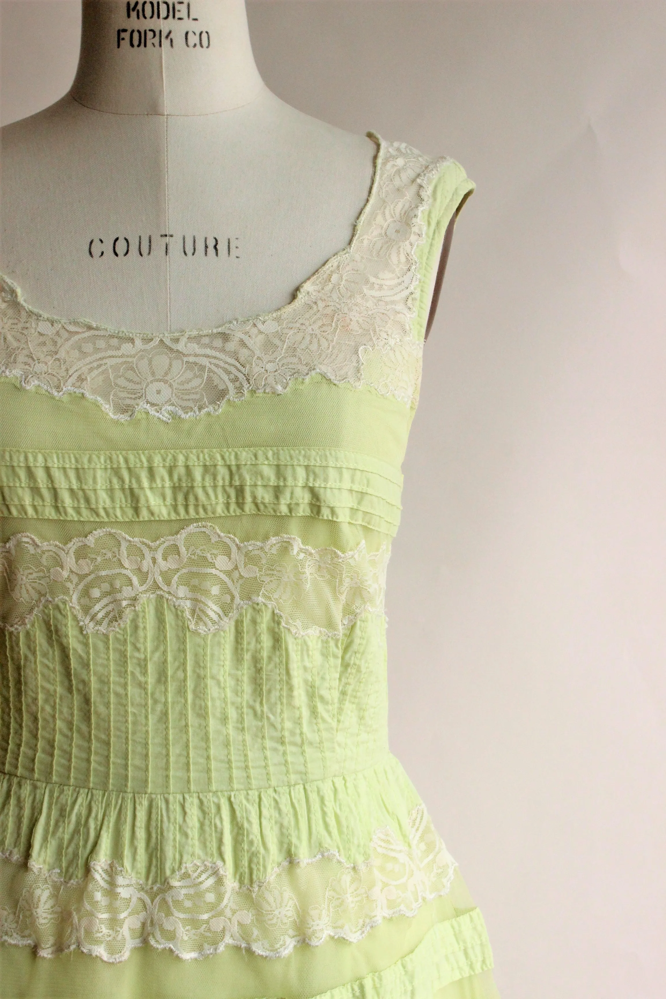 Lithe ( Anthropologie) in green with lace trim, Size 8