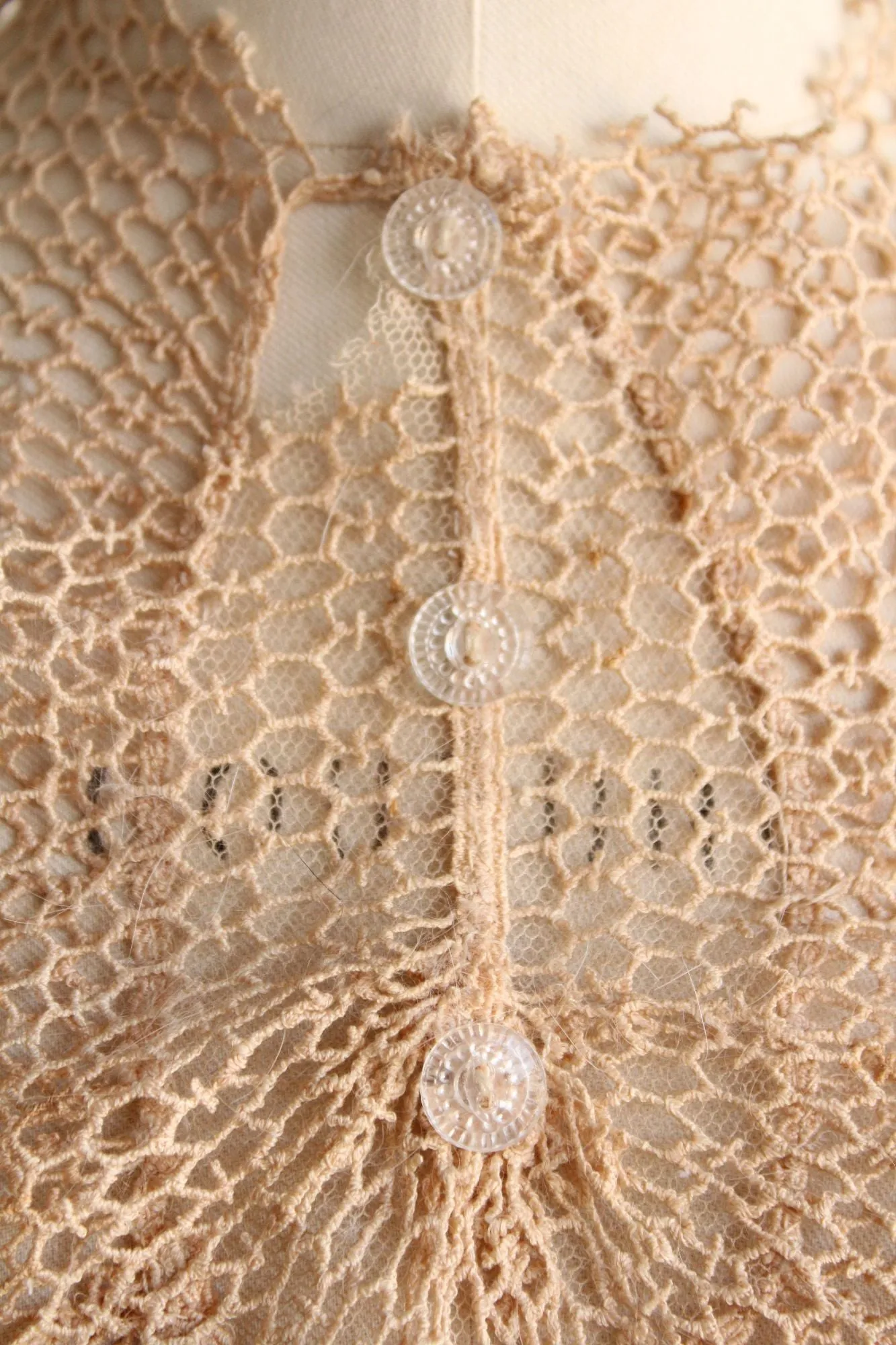 Vintage 1930s 1940s Lace Collar, Ivory or Beige Jabot with Buttons