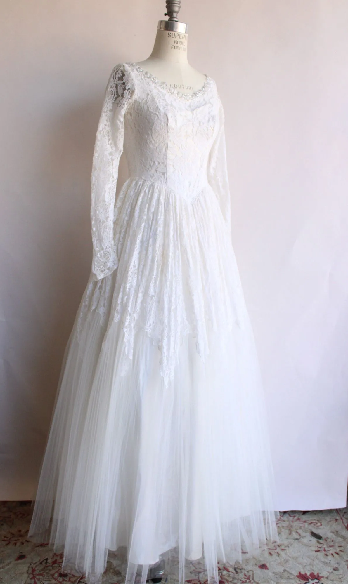 Vintage 1950s Winter White Lace and Tulle Wedding Dress